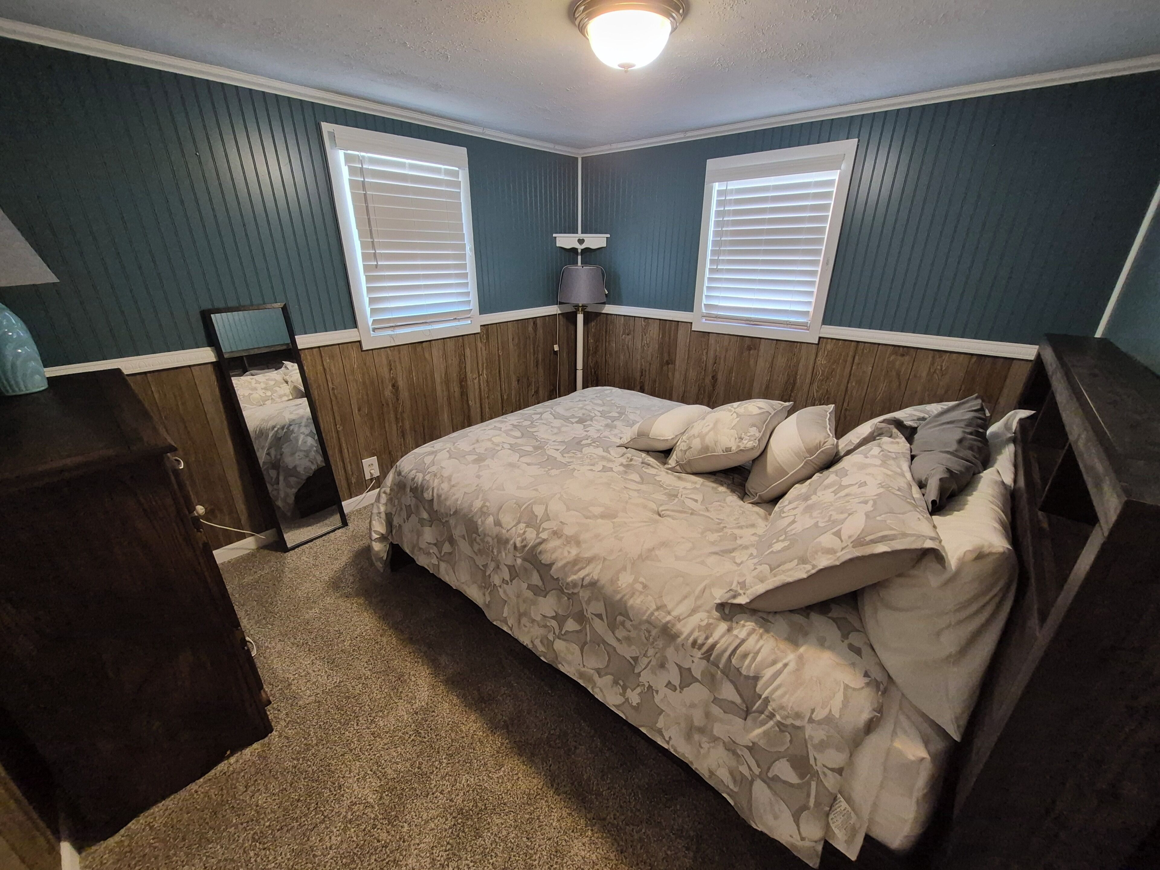 WiFi (free), bed sheets