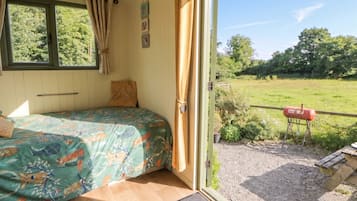 1 bedroom, individually decorated, individually furnished