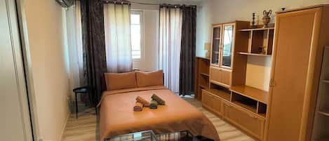 2 chambres, fer et planche à repasser, Wi-Fi, draps fournis