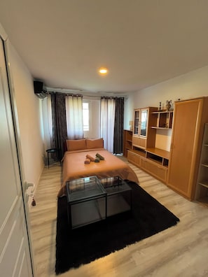 2 chambres, fer et planche à repasser, Wi-Fi, draps fournis