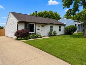 Exterior - Private Heated Pool • Hot Tub • Fenced Yard (Gahanna)