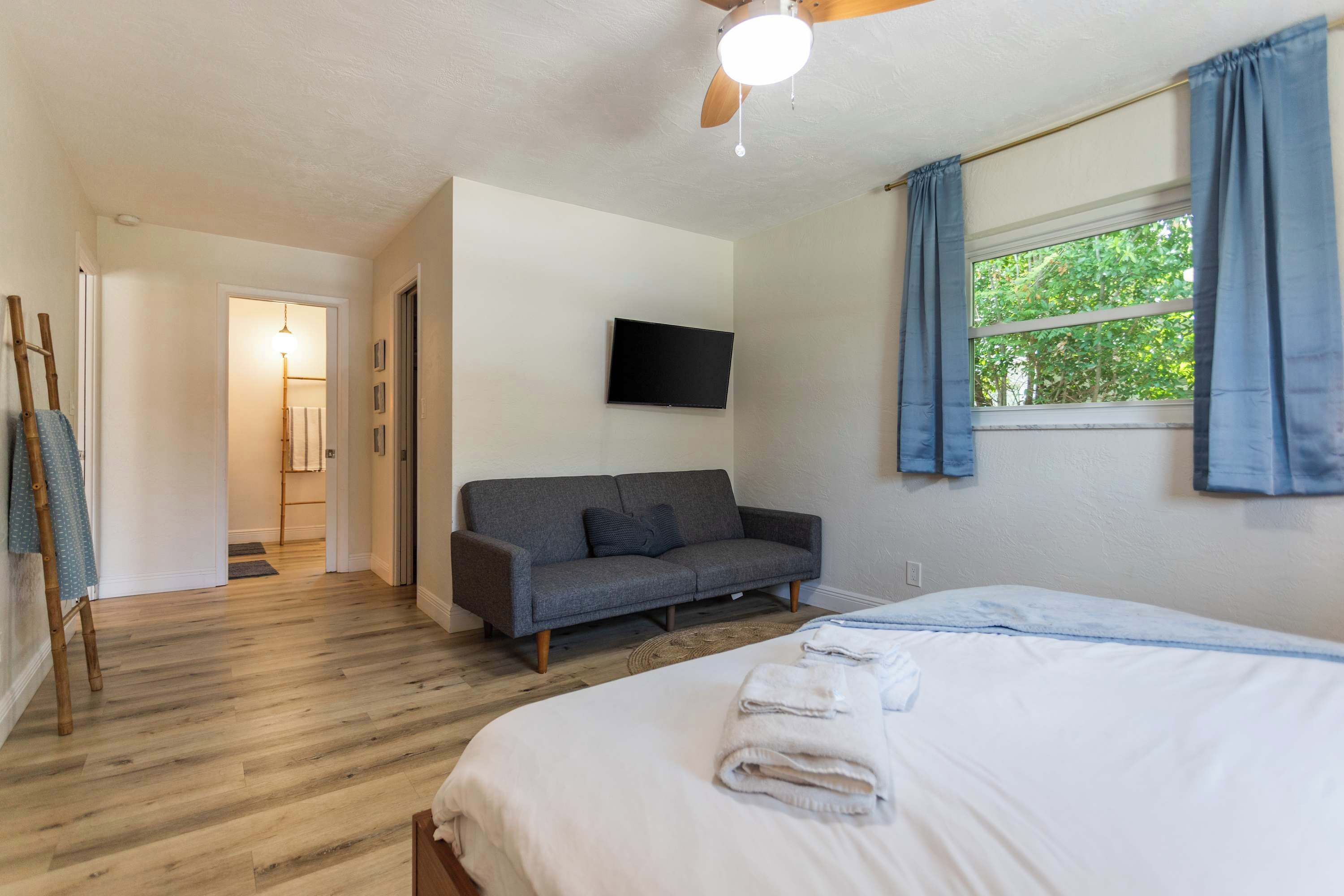 Iron/ironing board, WiFi, bed sheets
