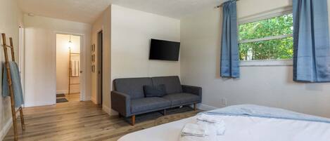 Iron/ironing board, WiFi, bed sheets