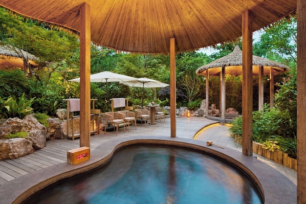 A hot spring area with wooden deck, lounge chairs, and a temperature display. - The Quchaninner Liyang, Autograph Collection (Changzhou)
