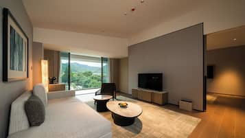 Suite, 1 Bedroom, Balcony | Premium bedding, in-room safe, desk, laptop workspace