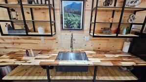 Unclassified image, 2 of 10, button - Cozy 2-bedroom cabin in enchanting Bluefield with AC
Sleep 7 people (Bluefield)