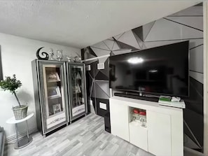 Interior - Stylish & Cozy Stay in a Prime Location. (London)