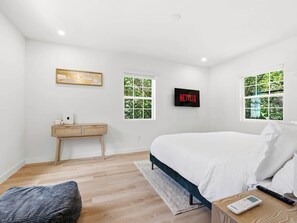 WiFi (free), bed sheets