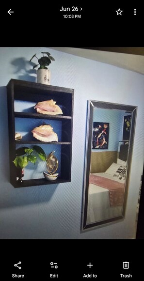 Tabla de planchar con plancha, wifi y ropa de cama 