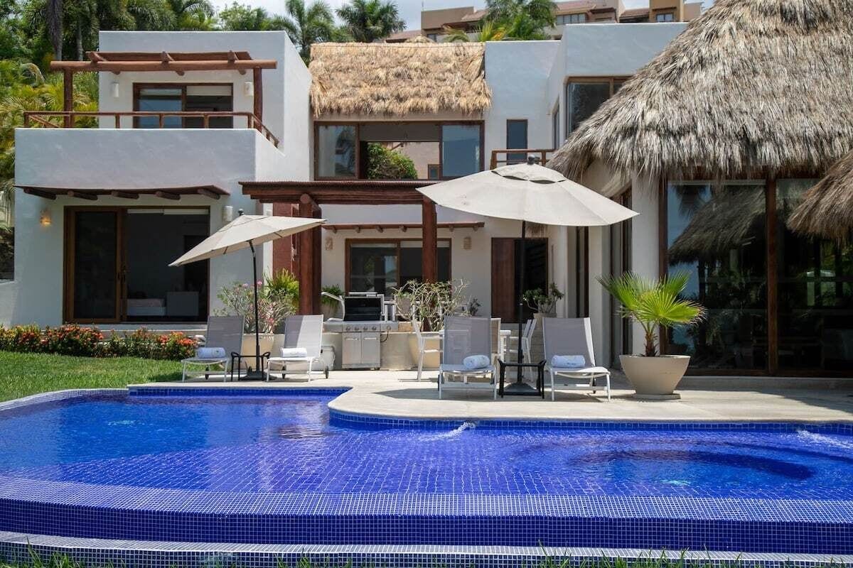 Apartament, 4 dormitoris, balcó, vistes al mar | Piscina | Piscina a l'aire lliure, cabanes gratuïtes i para-sols 