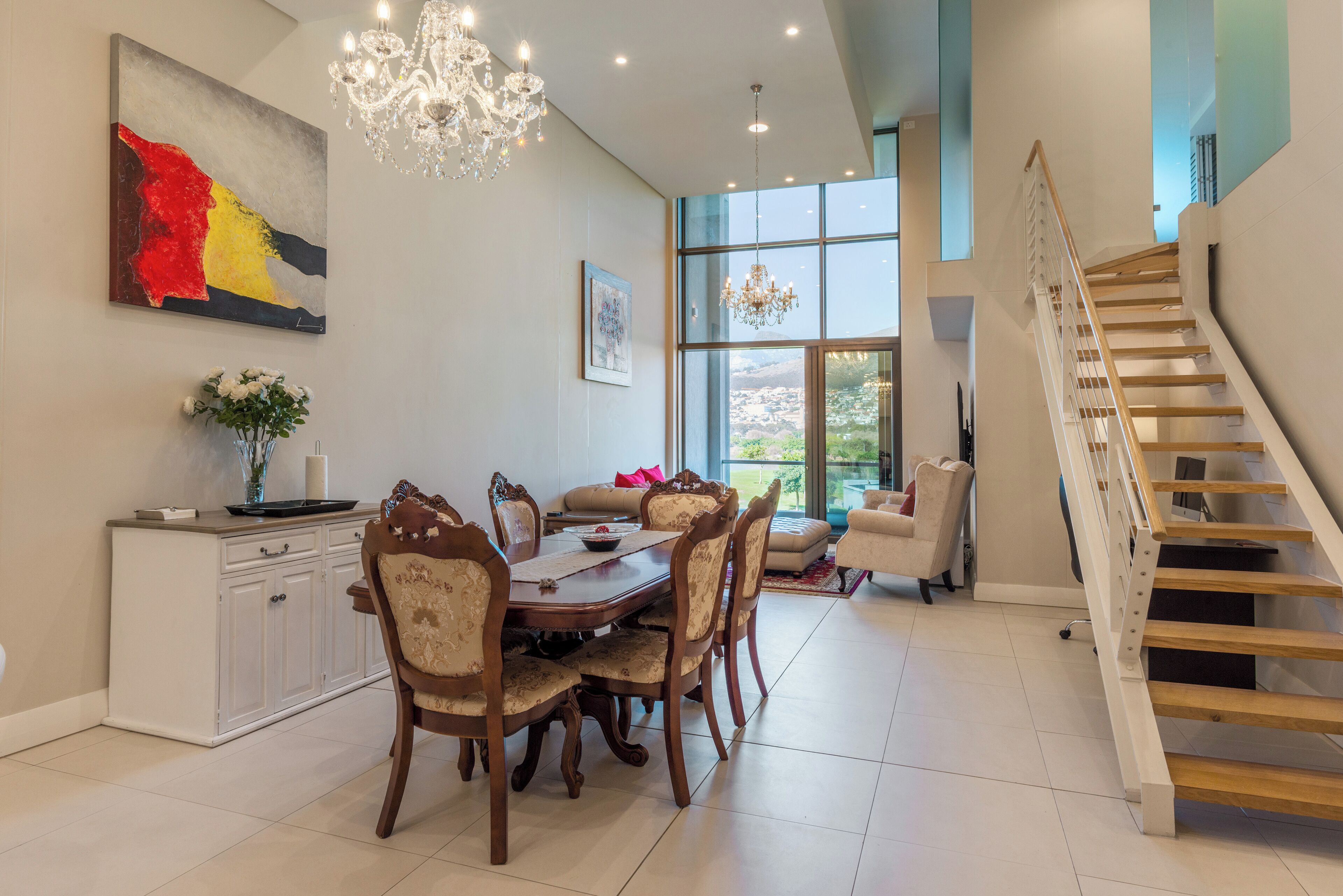 Apartamento presidencial, 2 habitaciones, cocina, vistas a la montaña | Zona de estar | Smart TV de 55 pulgadas con canales por satélite, Netflix