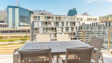 Departamento de lujo, 2 habitaciones, cocina, vista al océano | Restaurante al aire libre