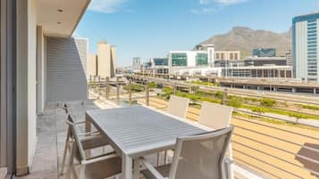 Departamento de lujo, 2 habitaciones, cocina, vista al océano | Restaurante al aire libre