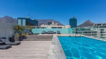 2 outdoor pools