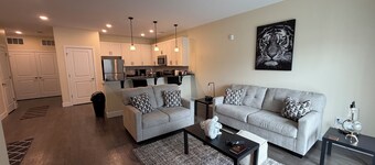 Cozy 2-bedroom apartment in Dover, walking distance to the Motor Speedway.
