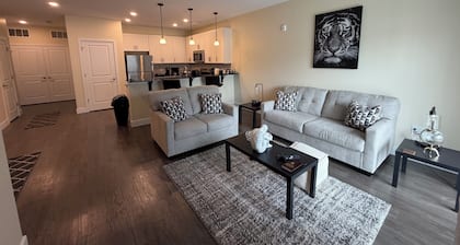 Cozy 2-bedroom apartment in Dover, walking distance to the Motor Speedway.