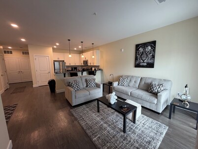 Cozy 2-bedroom apartment in Dover, walking distance to the Motor Speedway.