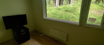 Cozy private house surrounded  by peaceful nature. Pet-friendly!