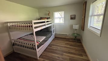 4 bedrooms, internet, bed sheets