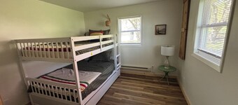Lake house with Cabin feel! flat beach and great fishing!