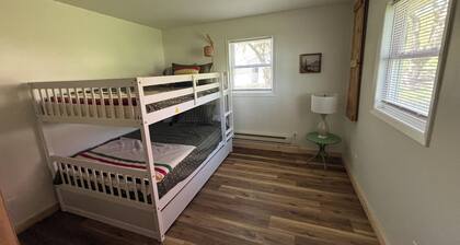 Lake house with Cabin feel! flat beach and great fishing!