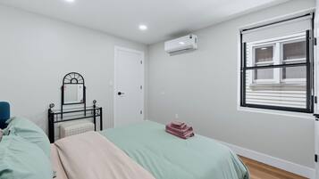 1 bedroom, iron/ironing board, WiFi (free), bed sheets