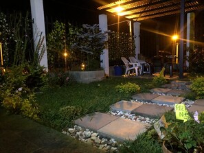 Terrace/patio - 3-bedroom house in amazing Darién with cool AC breeze (Darién)