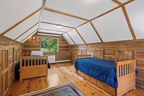 Room - Stunning Private Waterfront Retreat (South Haven)