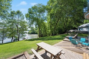 Outdoor dining - Stunning Private Waterfront Retreat (South Haven)