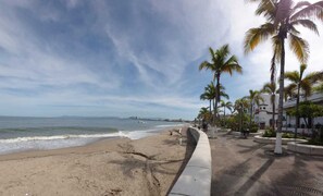 Beach nearby - Beautiful apartment with a view of the small town and just 10 minutes from the Romantic District. (Puerto Vallarta)
