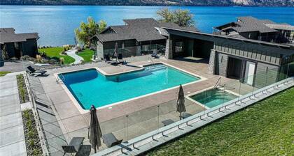 Luxury Lakefront Condo C1 + BBQ in Wapato Chelan