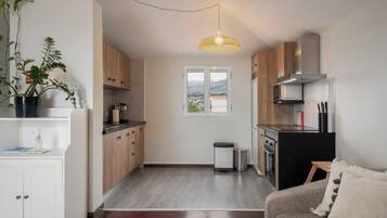 Refrigerador, microondas, horno, placa de cocina