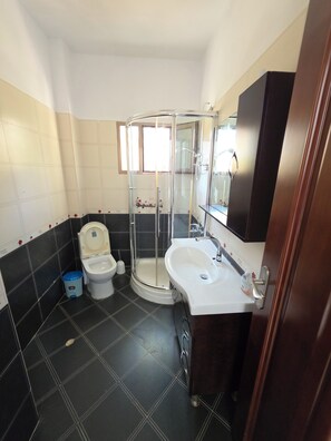 Family Apartment, Balcony, Sea View | Bathroom - Sunrise Apartments Drymades (Gjilekë)