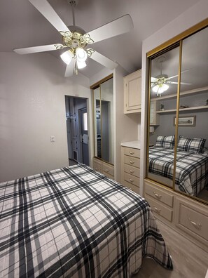 1 bedroom, iron/ironing board, free WiFi, bed sheets - Tia's Casita (Yuma)