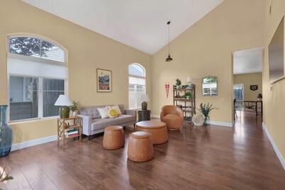 Pet-Friendly 5 bdrm Home w/ Gym & Large Backyard