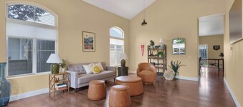 Pet-Friendly 5 bdrm Home w/ Gym & Large Backyard