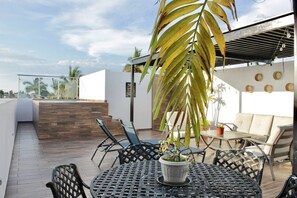 Outdoor dining - Torre Toronto Zona Dorada by GPS (Mazatlán)