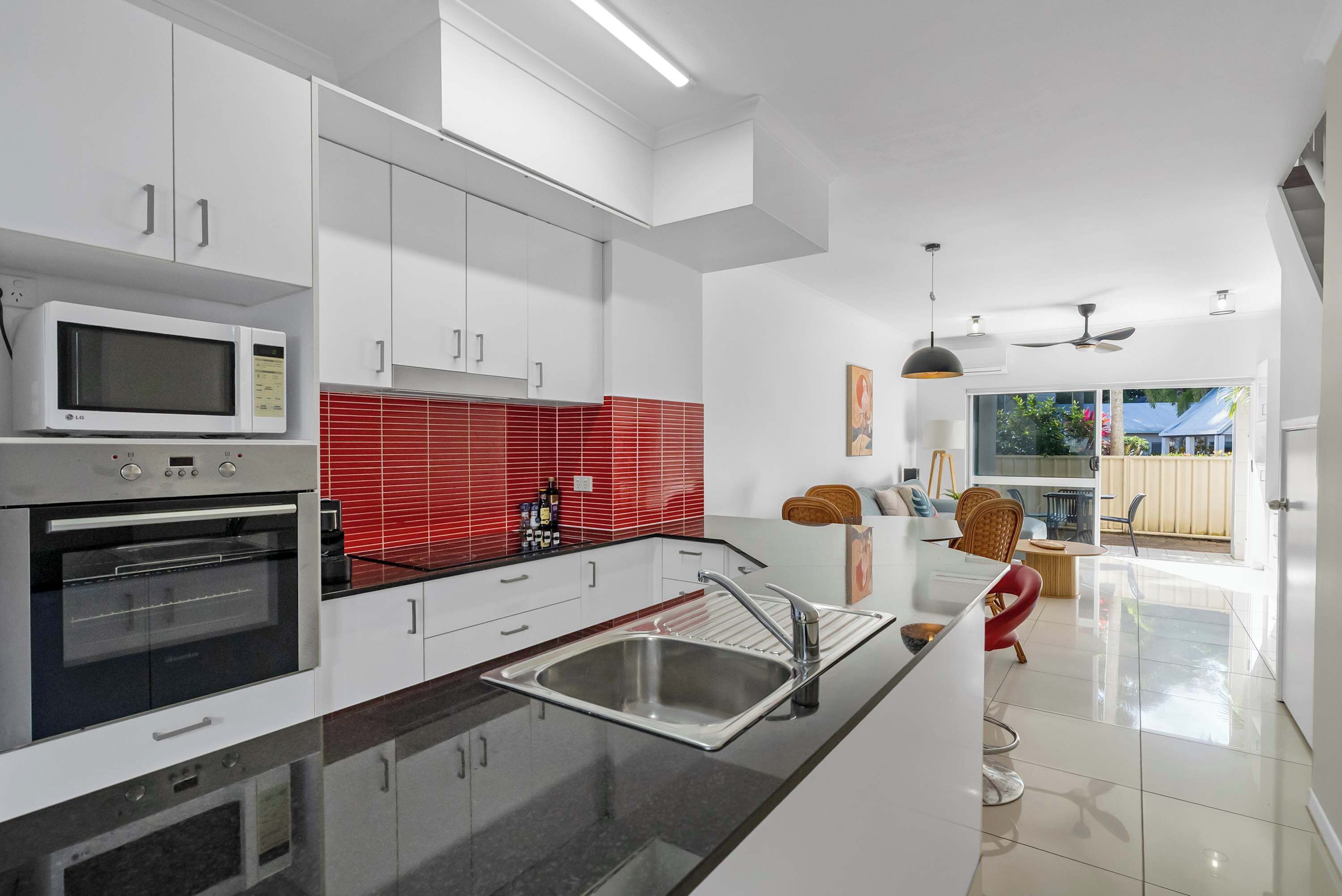 Coffee/tea maker, fridge, microwave, oven