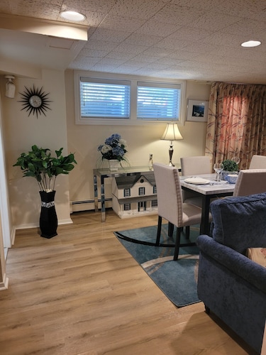 Beautiful apartment with AC in charming West Hempstead, Long Island