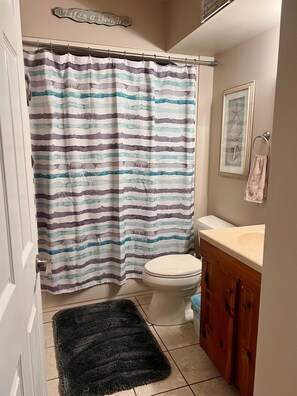 Bathroom - Enjoy the view and experience lakeside living. (Brooklyn)