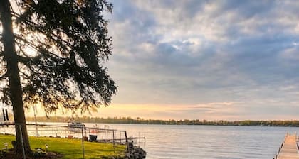 Wamplers Lake Cottage with Shared Lake Access