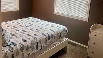 3 quartos, ferros/tábuas de passar roupa, Wi-Fi, roupa de cama