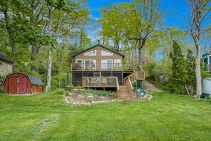 Exterior - Lake days and bonfire nights await (Brooklyn)