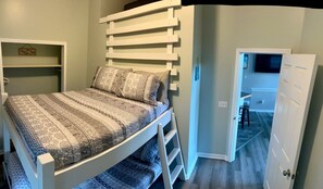 Room - Lake days and bonfire nights await (Brooklyn)