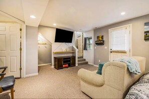 Living area - Lake days and bonfire nights await (Brooklyn)