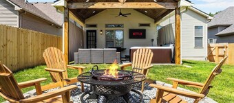 Hot Tub/Firepit/King Beds/Fenced Yard/Playground