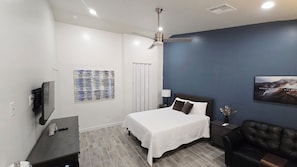 Iron/ironing board, Internet, bed sheets