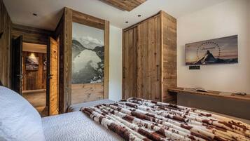 5 bedrooms, iron/ironing board, WiFi, bed sheets