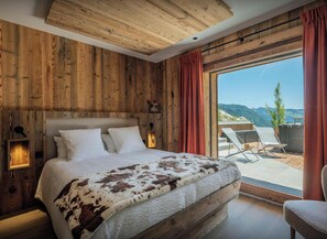 Tabla de planchar con plancha, wifi y ropa de cama 
