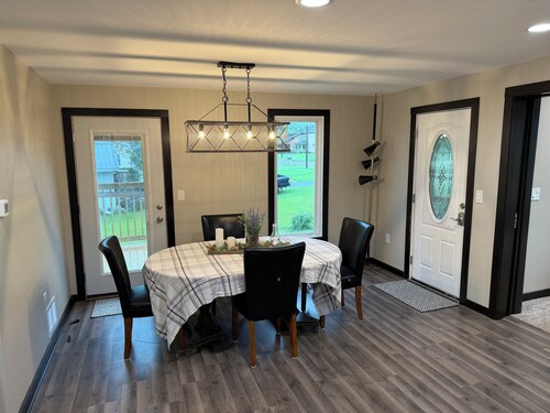 Charming Fully remodeled house near Backbone State Park